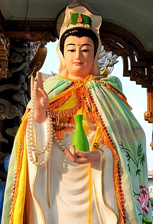 Tượng Quan Âm ở chùa Vạn Phước, Bình Tân