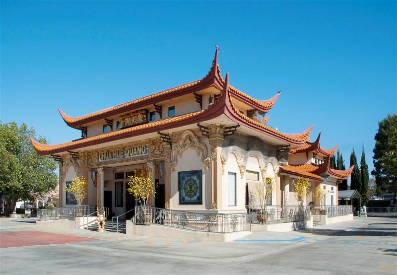 Ảnh 13. Ngôi chánh điện chùa Huệ Quang ở Santa Ana