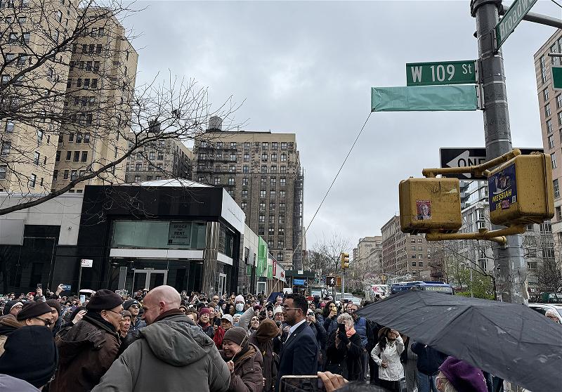 webRNS-Hanh-Street-Sign-NYC4