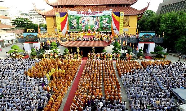 Đại lễ Phật đản tại Việt Nam Quốc Tự 01