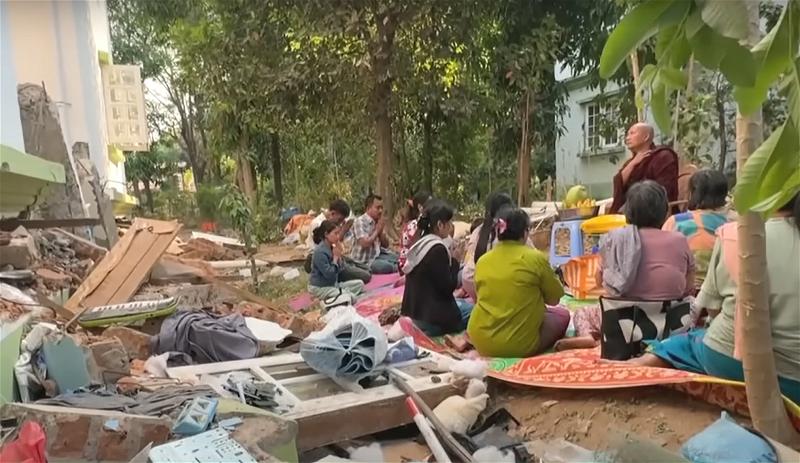 QUAKE 1 Myanmar cau nguyen ben gach vun