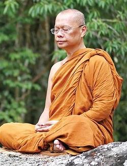 Ajahn Anan Akiñcano