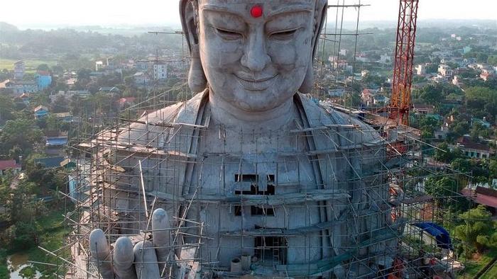 Tượng Phật khổng lồ