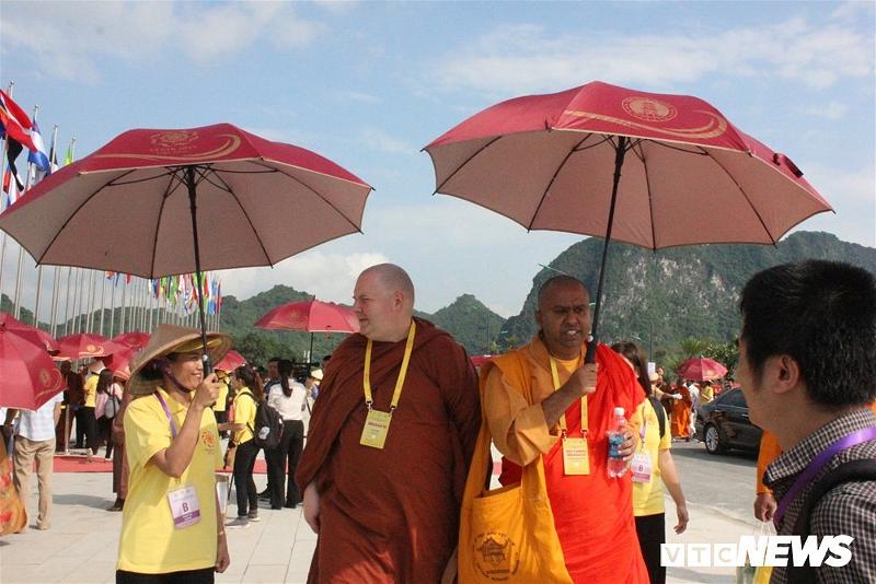 vesak 2019 tinh nguyen vien 13