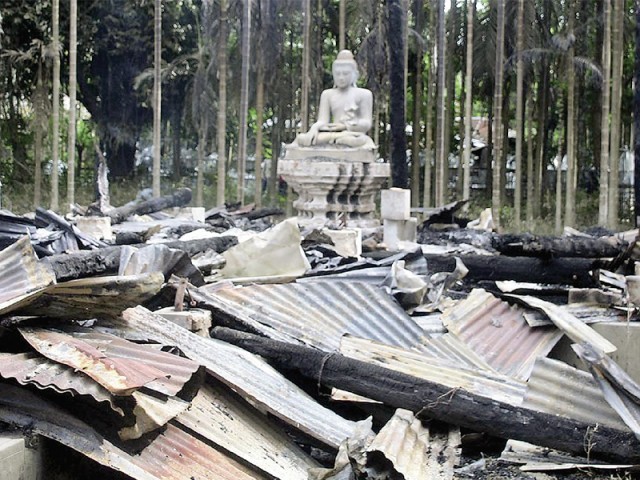 muslim-rioters-torch-buddhist-temples-in-bangladesh-01