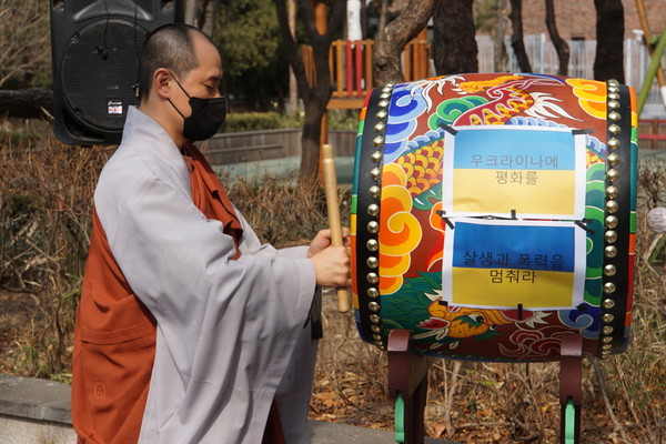 Phật giáo Hàn Quốc Tuần hành Yêu cầu Nga dừng Cuộc chiến và Cầu hòa bình cho Ukraine 4