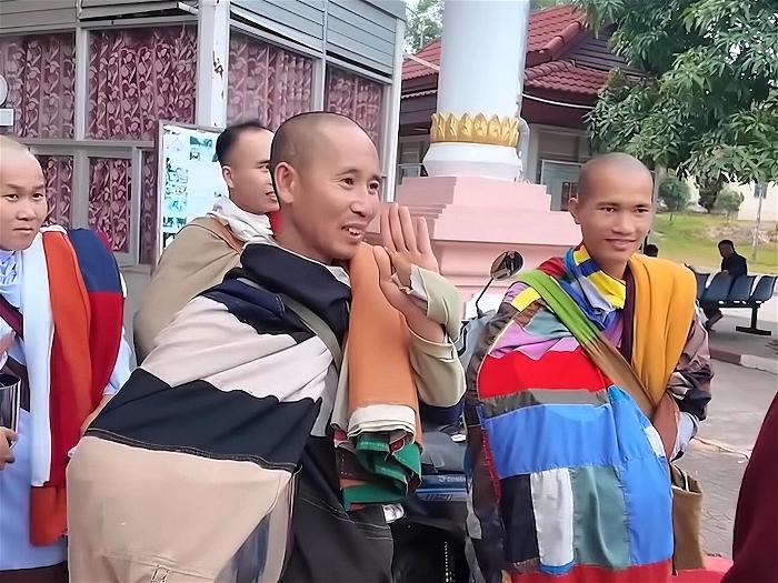 thich minh tue at Lao