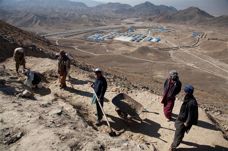 2 Tập đoàn khai thác mỏ MCC của nhà cầm quyền ĐCSTQ đã xây dựng một trang trại tại khu vực Phật giáo cổ đại Mes Aynak tr
