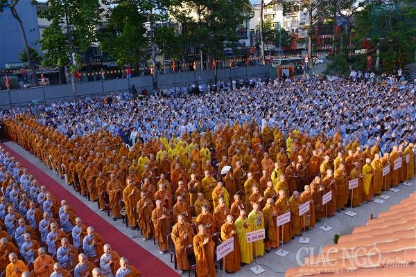 Đại lễ Phật đản tại Việt Nam Quốc Tự 02