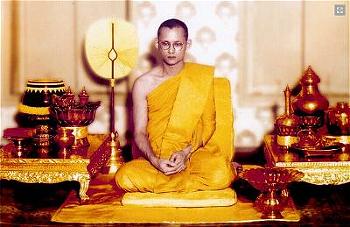 vua-bhumibol-adulyadej-xuat gia thanh ty kheo