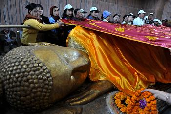Tượng Phật nhập niết bàn ở Kusinagar