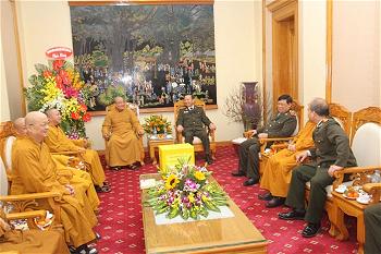Trung ương Giáo hội Phật giáo Việt Nam tặng quà chúc Tết Bộ Công an 2016