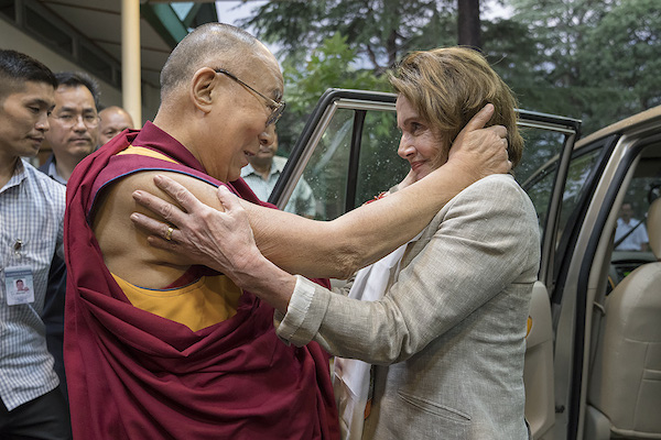 Pelosi tham Dalai Lama 4