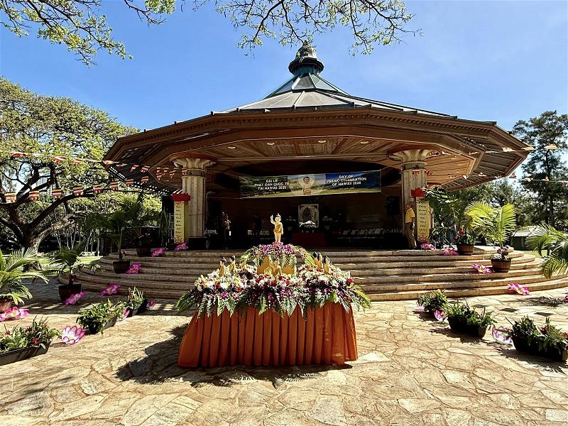 Vesak_Hawaii_25_Park