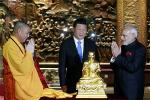 modi-and-xi-jinping-in-a-chinese-buddhist-temple