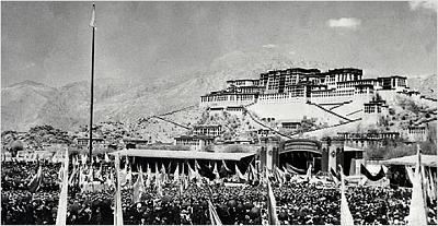 Dân chúng Lhasa tụ tập tháng Ba năm 1959