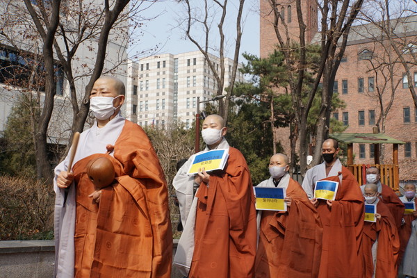 Phật giáo Hàn Quốc Tuần hành Yêu cầu Nga dừng Cuộc chiến và Cầu hòa bình cho Ukraine 5