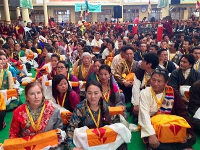 le-ruoc-vat-pham-cung-duong-trong-buoi-le-cau-truong-tho-cho-duc-dalai-lama-tai-dharamsala-an-do-21-6-2015