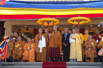 dalai lama at Dieu Ngu