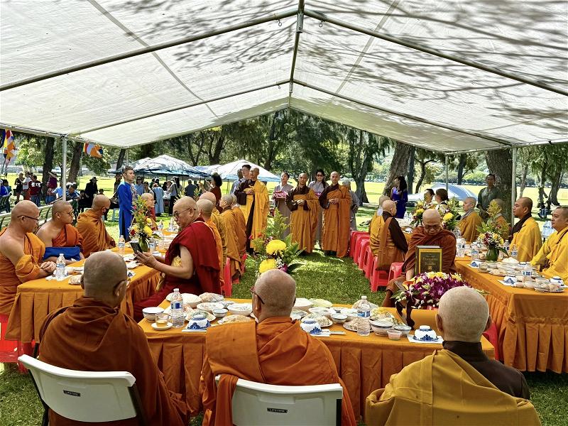 Vesak_Hawaii_25_Monks
