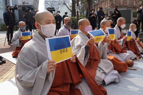 Phật giáo Hàn Quốc Tuần hành Yêu cầu Nga dừng Cuộc chiến và Cầu hòa bình cho Ukraine 2